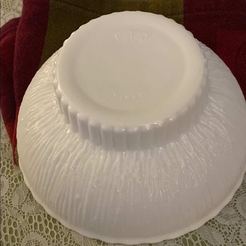 Classic FTD Vintage 1975 White Ceramic Flower Bowl - Picture 2 of 4